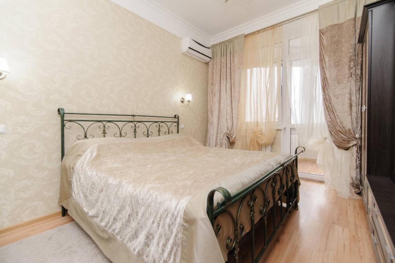 Luxury Exclusive Apartments Skyhouse Exfactor คีชีเนา ภายนอก รูปภาพ